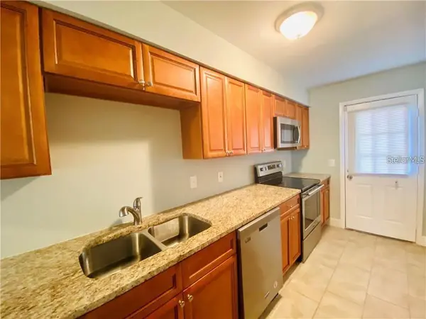 198 LAKESIDE HILLS LOOP #33, Auburndale, FL 33823