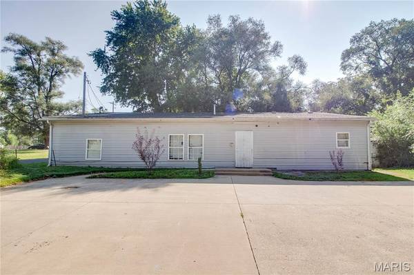 91 N Stanley RD, Cottage Hills, IL 62018