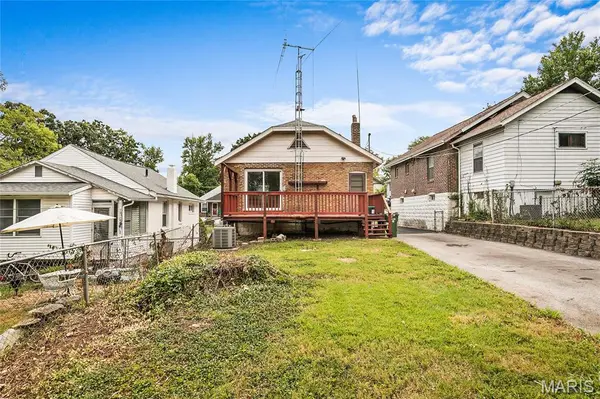 8731 Brentwood PL, Brentwood, MO 63144