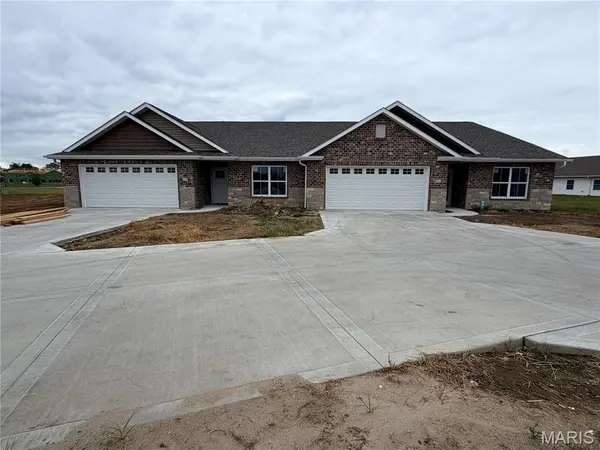 621 Rhapsody LN, Troy, IL 62294