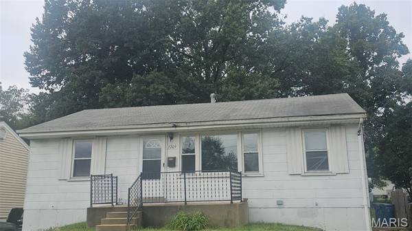 2209 Burns AVE, St Louis, MO 63114