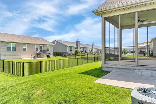 405 Copperfield CT, St Charles, MO 63301
