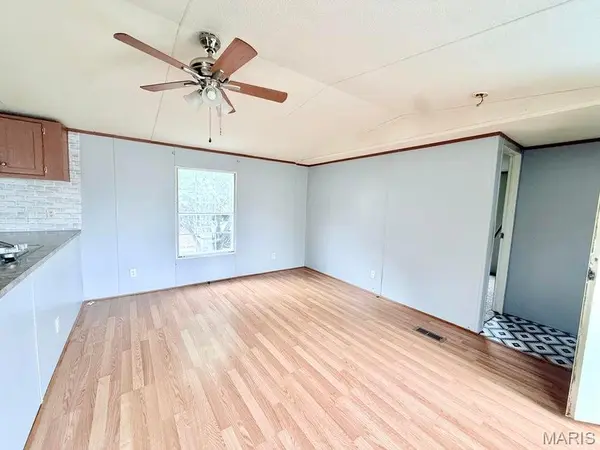 140 Old Yukon RD, Raymondville, MO 65555