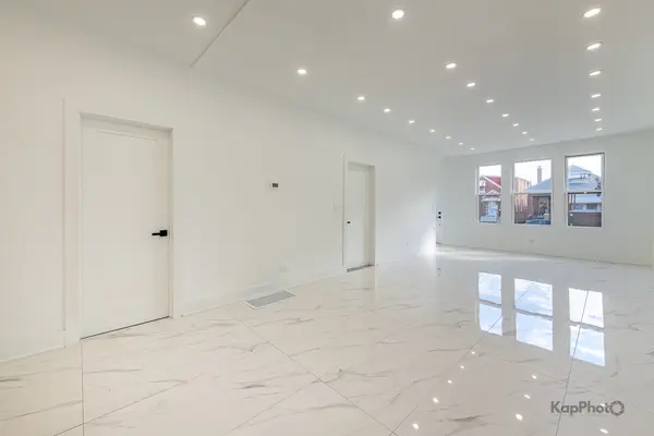 6006 S Komensky AVE, Chicago, IL 60629