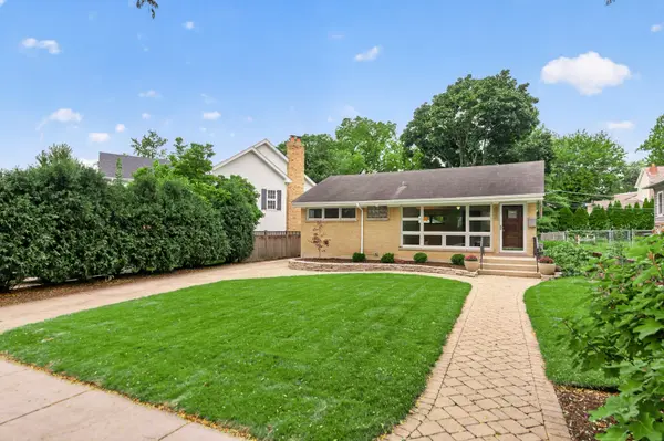 392 WINDSOR AVE, Glen Ellyn, IL 60137