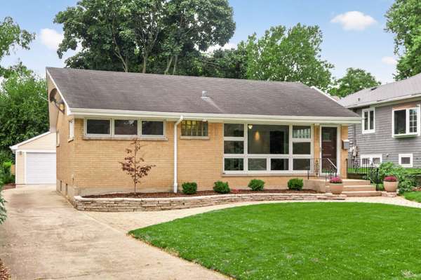392 WINDSOR AVE, Glen Ellyn, IL 60137