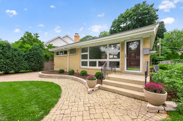 392 WINDSOR AVE, Glen Ellyn, IL 60137