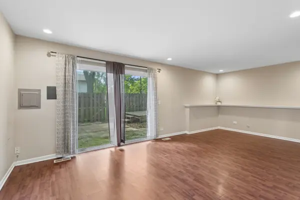 285 Navajo DR, Bolingbrook, IL 60440