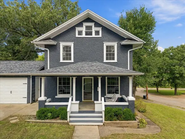 1302 Caroline AVE, Clinton, IA 52732