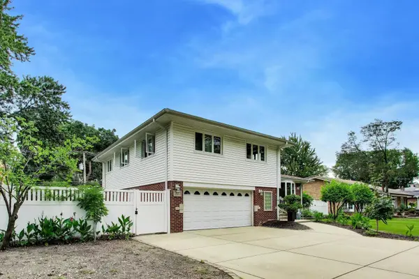 911 S Elmhurst RD, Mount Prospect, IL 60056