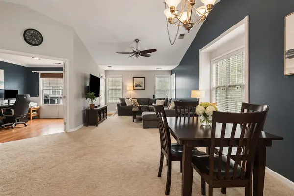 257 Sheffield DR, Schaumburg, IL 60194