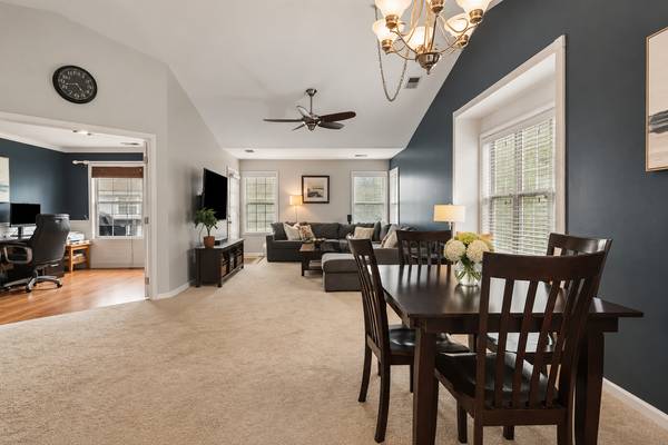 257 Sheffield DR, Schaumburg, IL 60194
