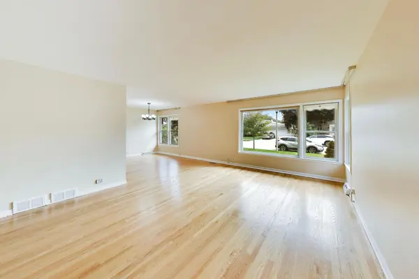8022 Keeler AVE, Skokie, IL 60076