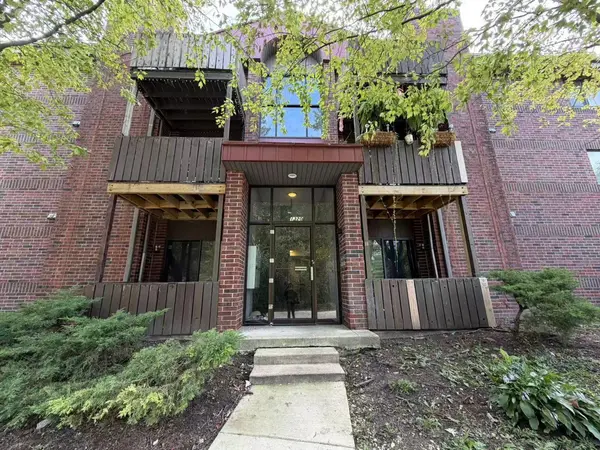 1320 Brook ST #H, St. Charles, IL 60174