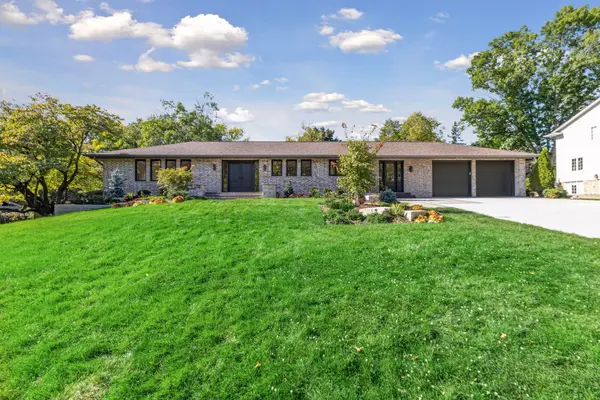 5708 Camelback DR, Edina, MN 55436