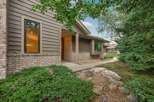 18137 Judicial WAY S, Lakeville, MN 55044