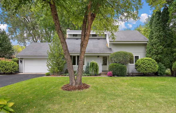 7303 Green Ridge DR, Eden Prairie, MN 55346