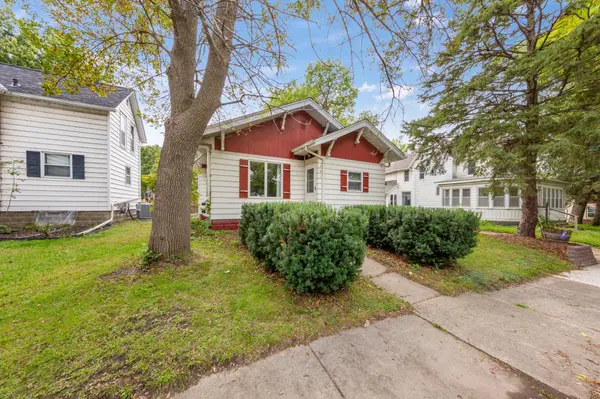 251 N Lincoln ST, Lake Crystal, MN 56055