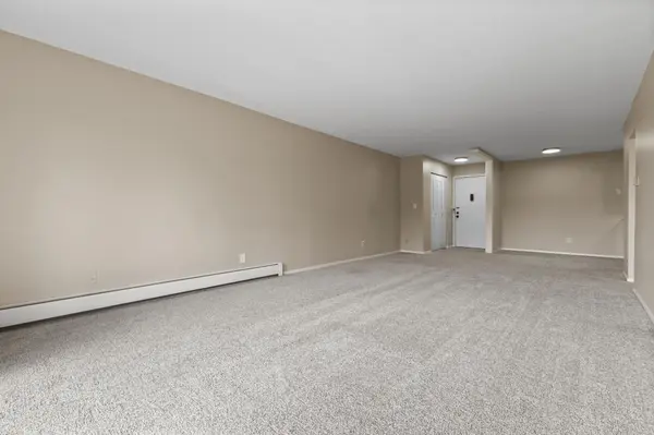 2730 Dale ST N #D305, Roseville, MN 55113