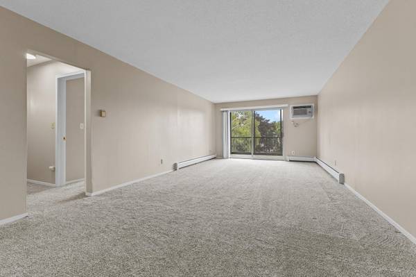 2730 Dale ST N #D305, Roseville, MN 55113