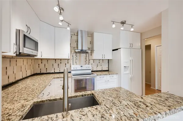 4152 Providence Point DR SE #104, Issaquah, WA 98029