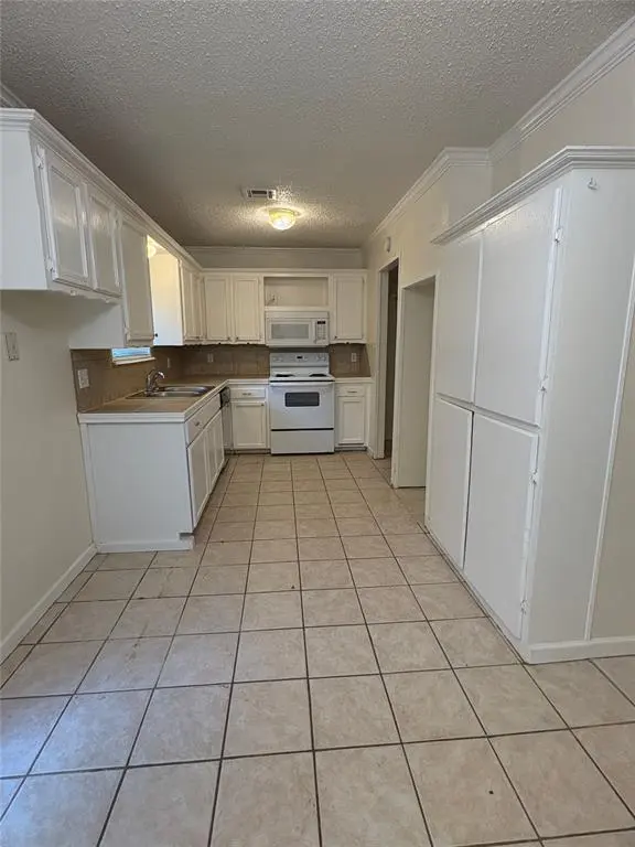 808 Catherine DR, Noble, OK 73068
