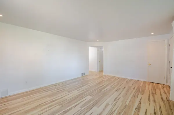 1073 SUBURBAN DR, De Pere, WI 54115