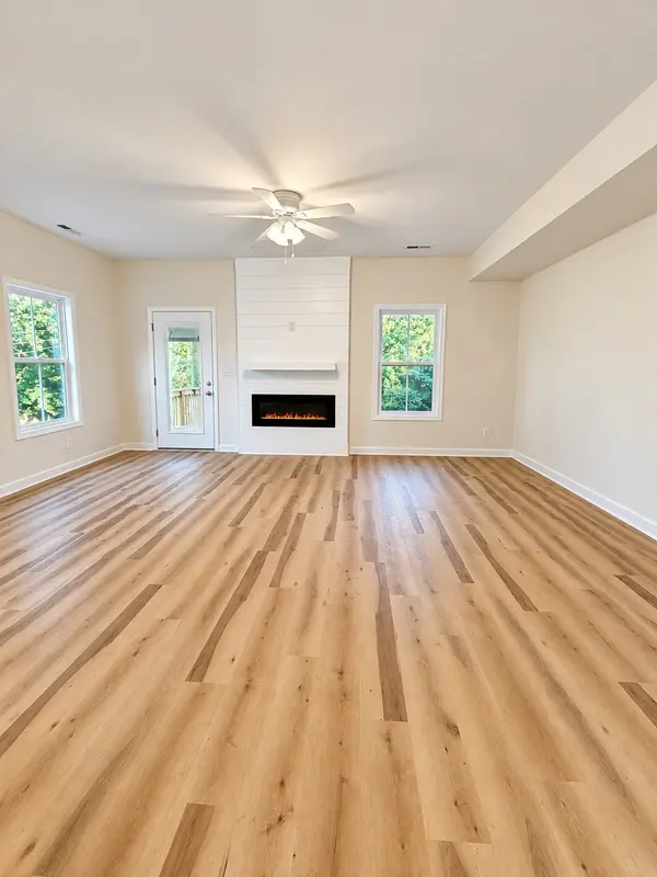 811 Gracey Ave, Clarksville, TN 37040