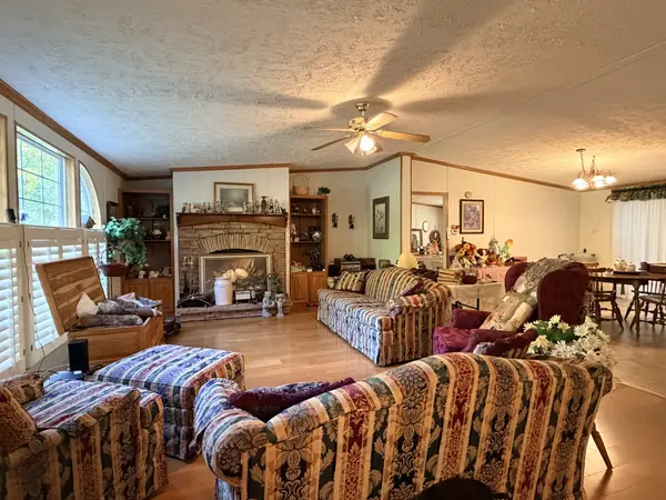 561 Mans Hollow Rd, Kingston, TN 37763