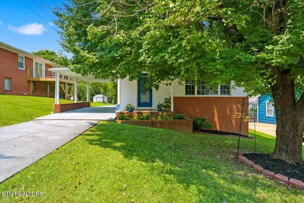 217 W Hicks St,  Clinton,  TN 37716