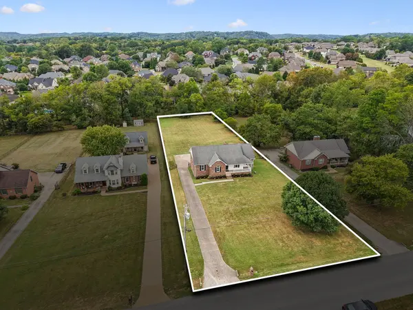 1017 Newmans Trl, Hendersonville, TN 37075