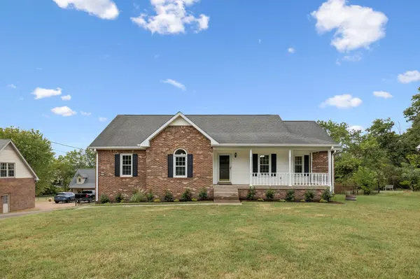1017 Newmans Trl, Hendersonville, TN 37075