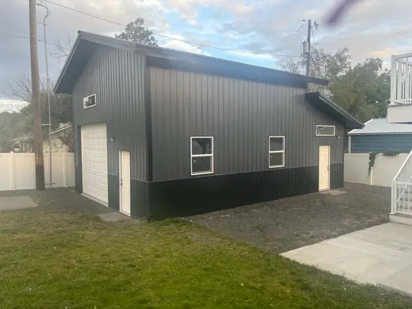 11 N Barker Rd, Greenacres, WA 99016
