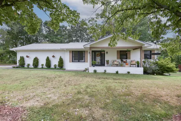 1014 Forest Circle DR, Cassville, MO 65625