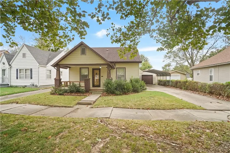 1321 W 6th ST, Coffeyville, KS 67337