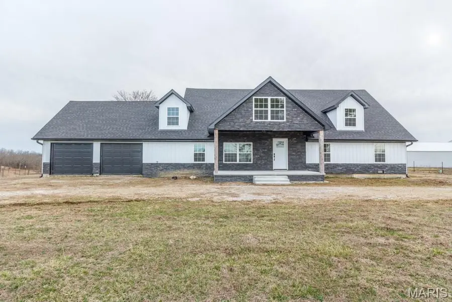 24111 EVANSTON RD, Lebanon, MO 65536