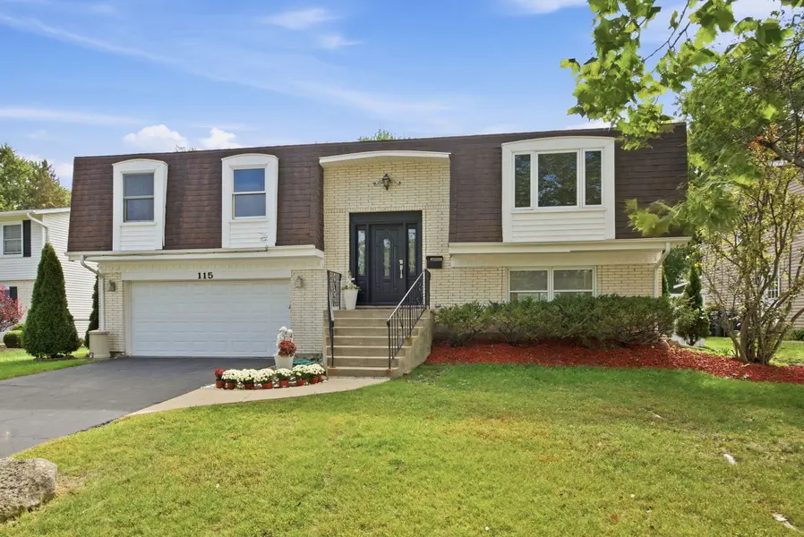 115 W King George CT, Palatine, IL 60067