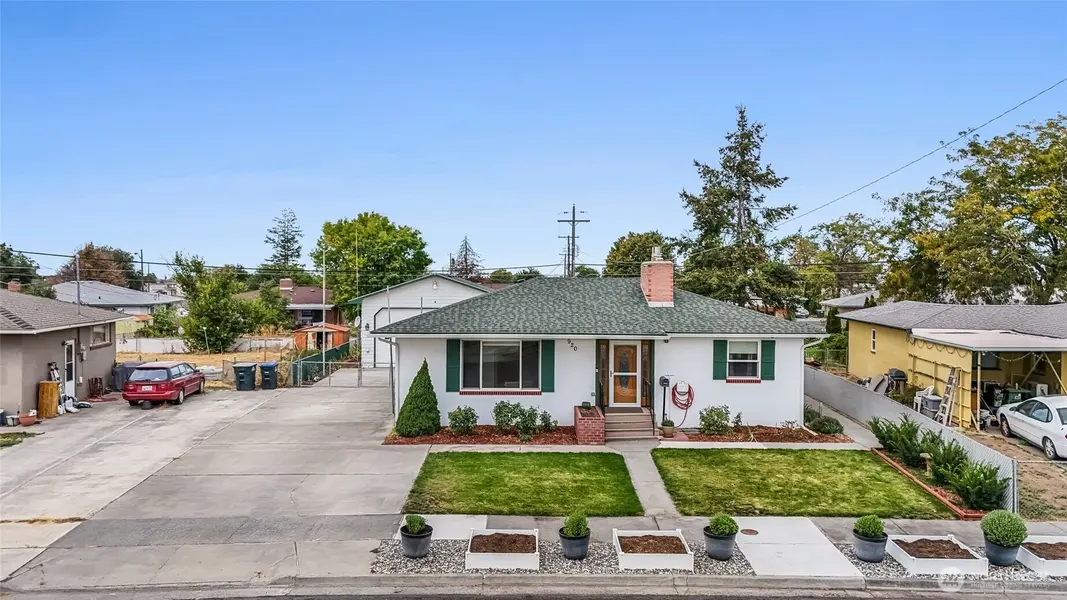 920 S Dahlia DR, Moses Lake, WA 98837