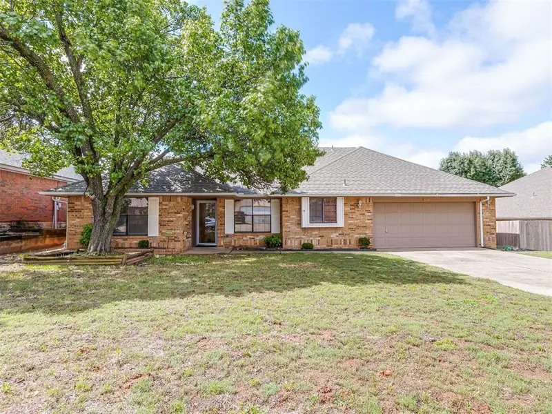 2608 Northwood LN, Edmond, OK 73013