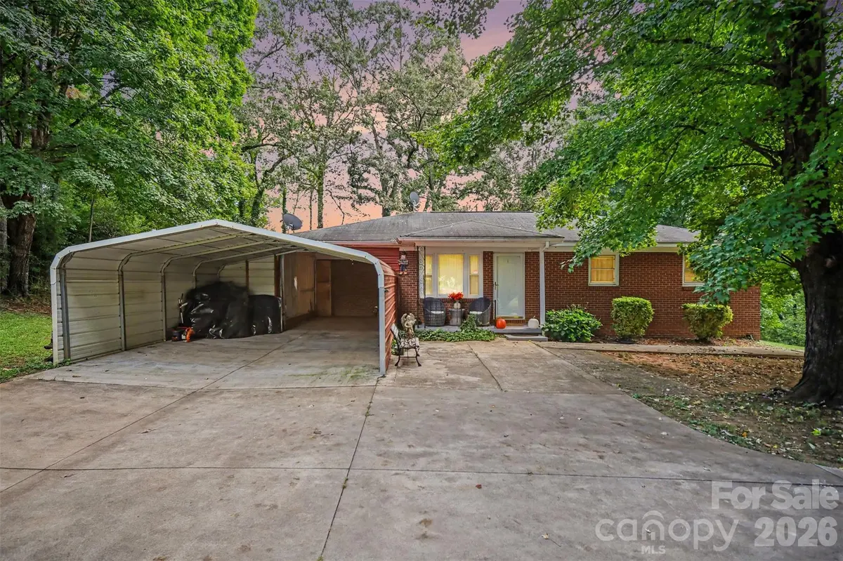 1308 E Stagecoach TRL, Lawndale, NC 28090
