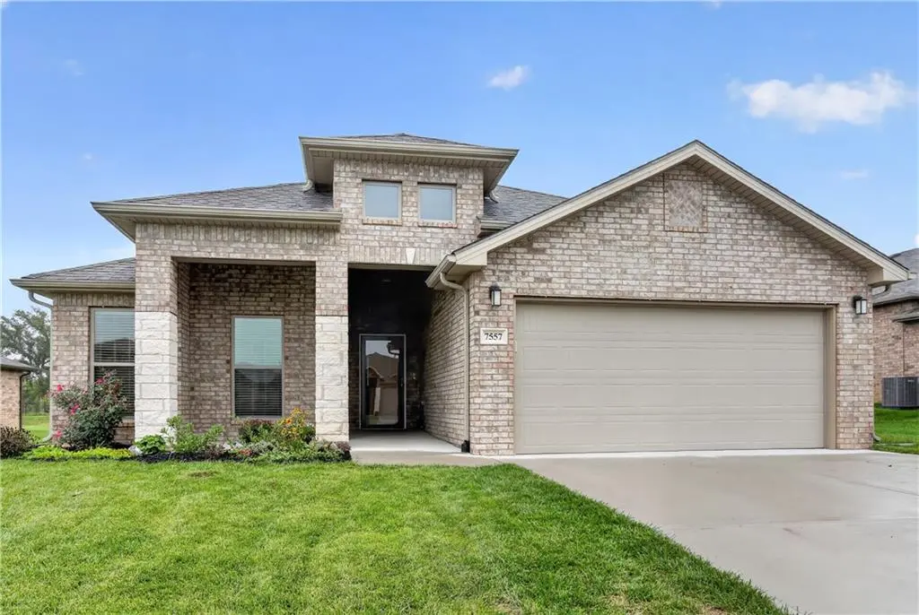 7557 McCormick DR, Shawnee, KS 66227