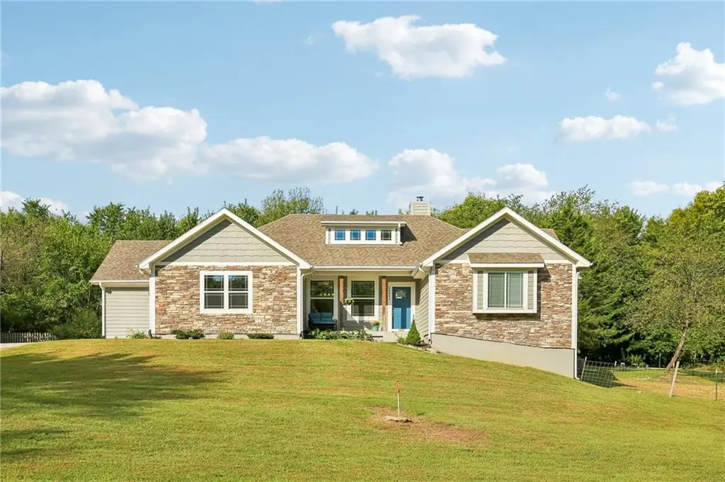 23904 S Lucille LN, Peculiar, MO 64078
