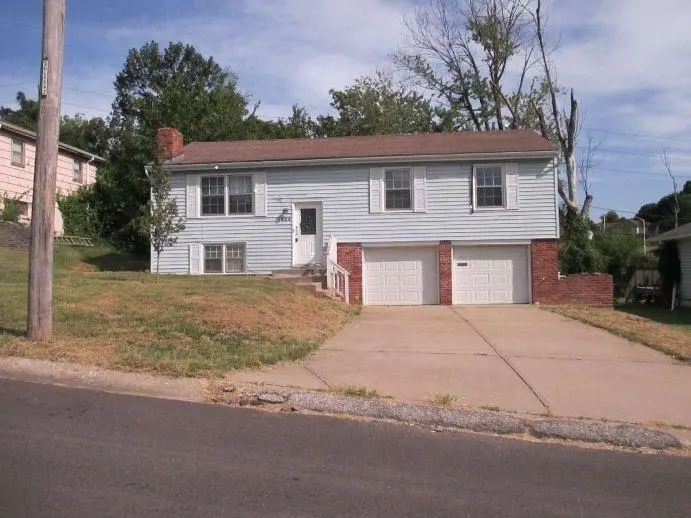 7624 E 75th ST #E, Kansas City, MO 64138