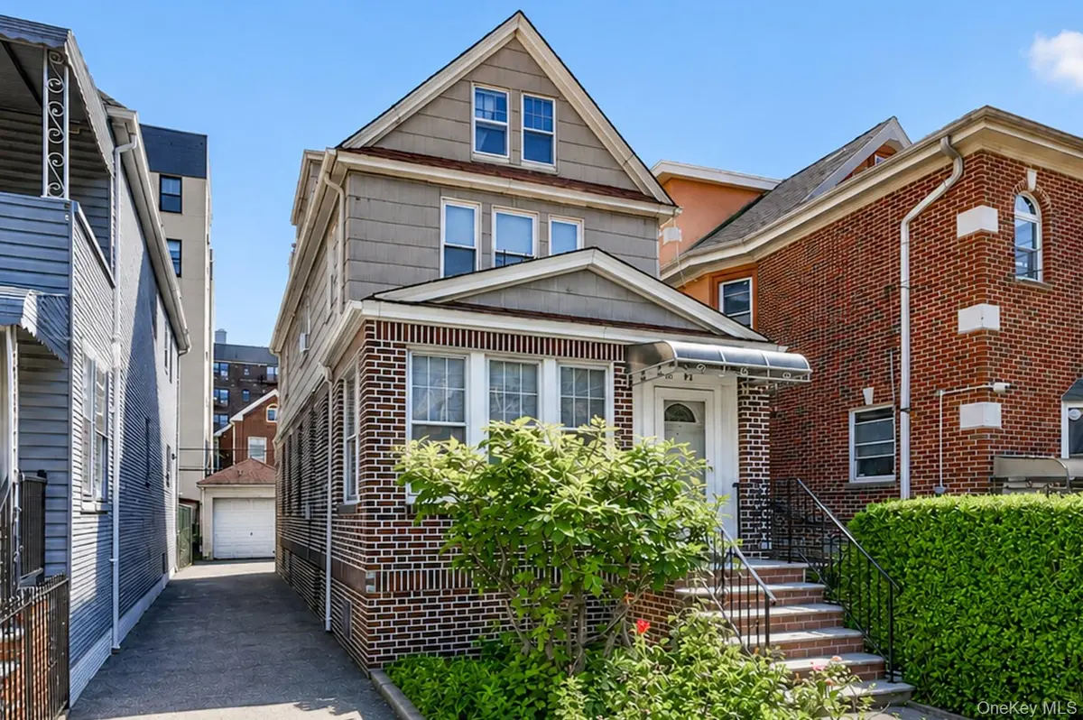4084 Denman ST, Elmhurst, NY 11373