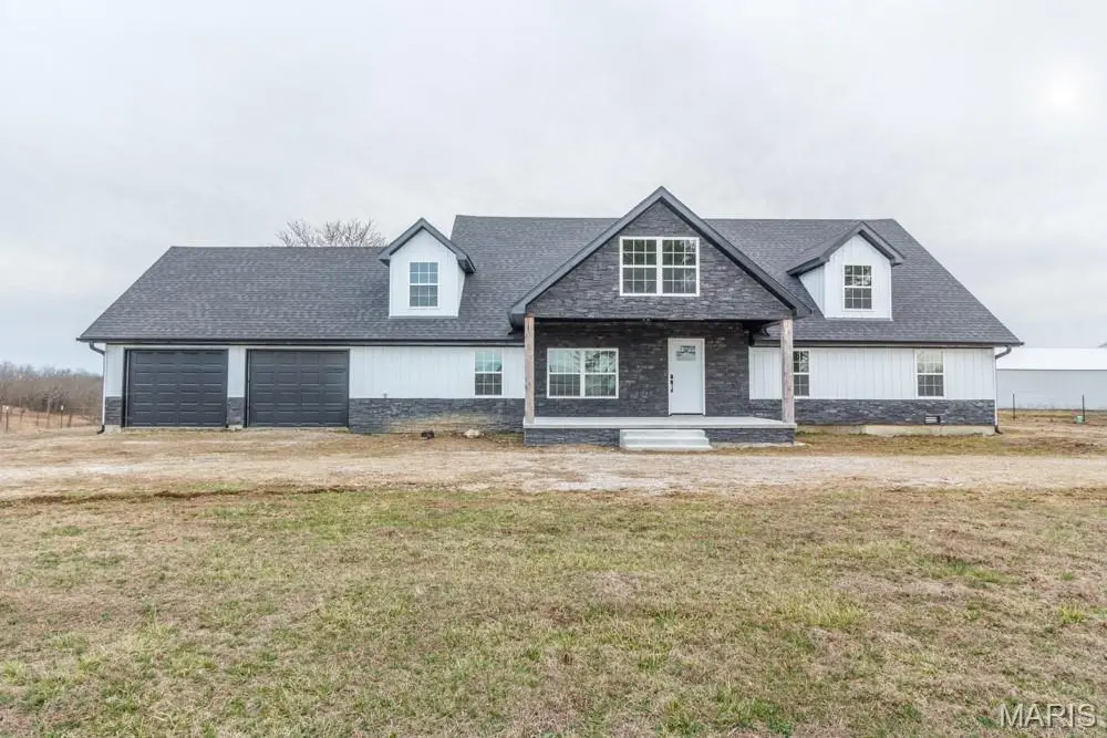24111 EVANSTON RD, Lebanon, MO 65536