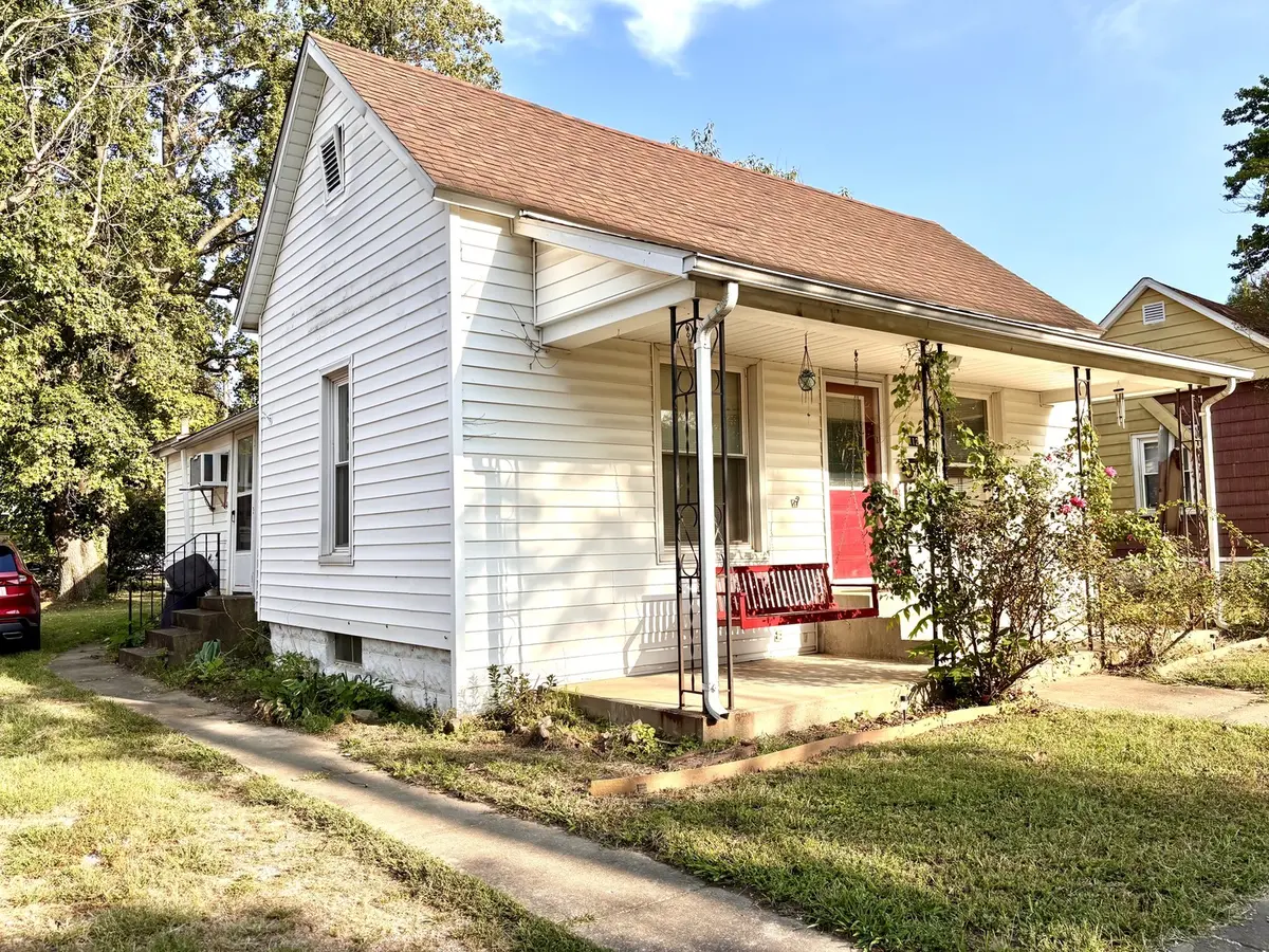 112 S 10th ST, Herrin, IL 62948