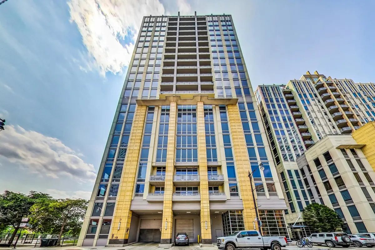 700 N Larrabee ST #GU-68, Chicago, IL 60654