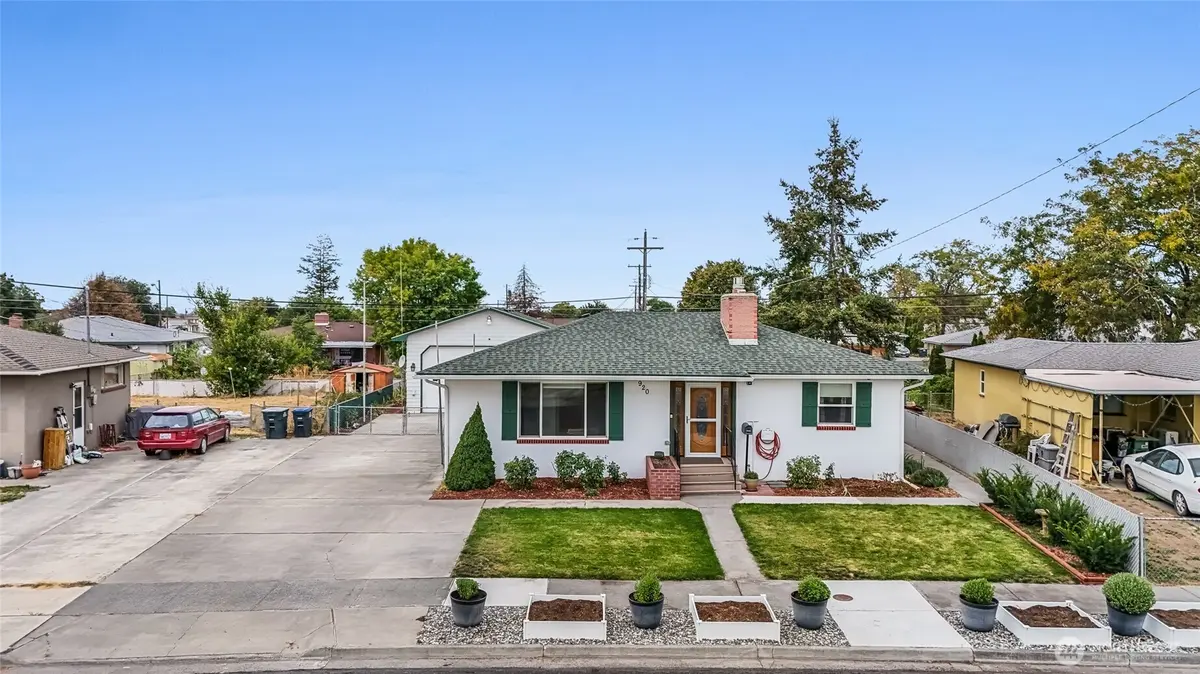 920 S Dahlia DR, Moses Lake, WA 98837