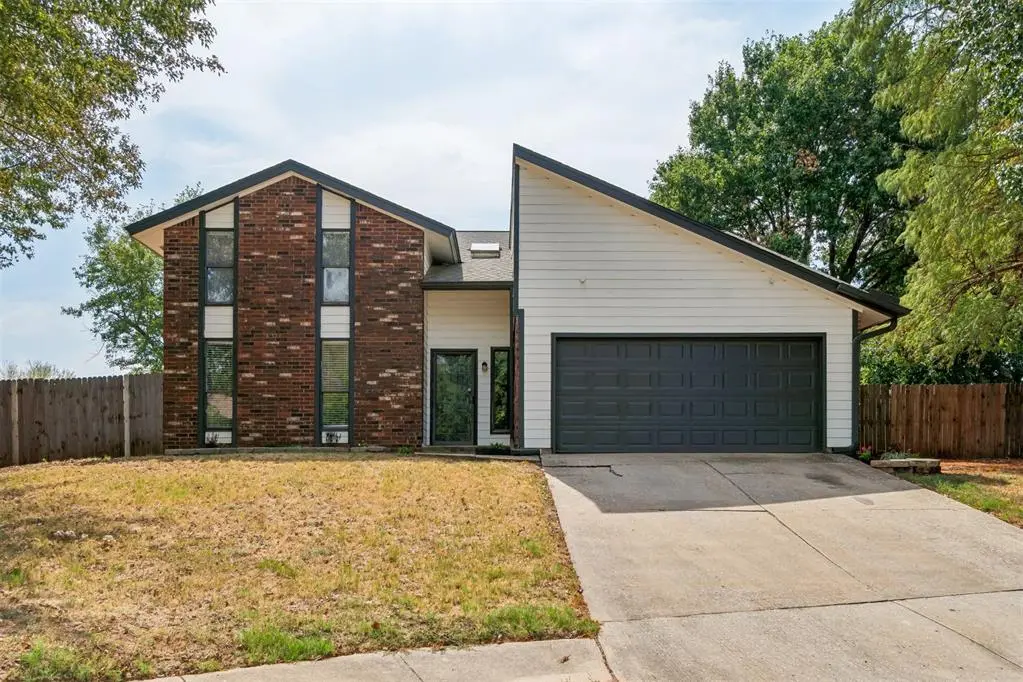 824 Lakeside CIR, Edmond, OK 73012