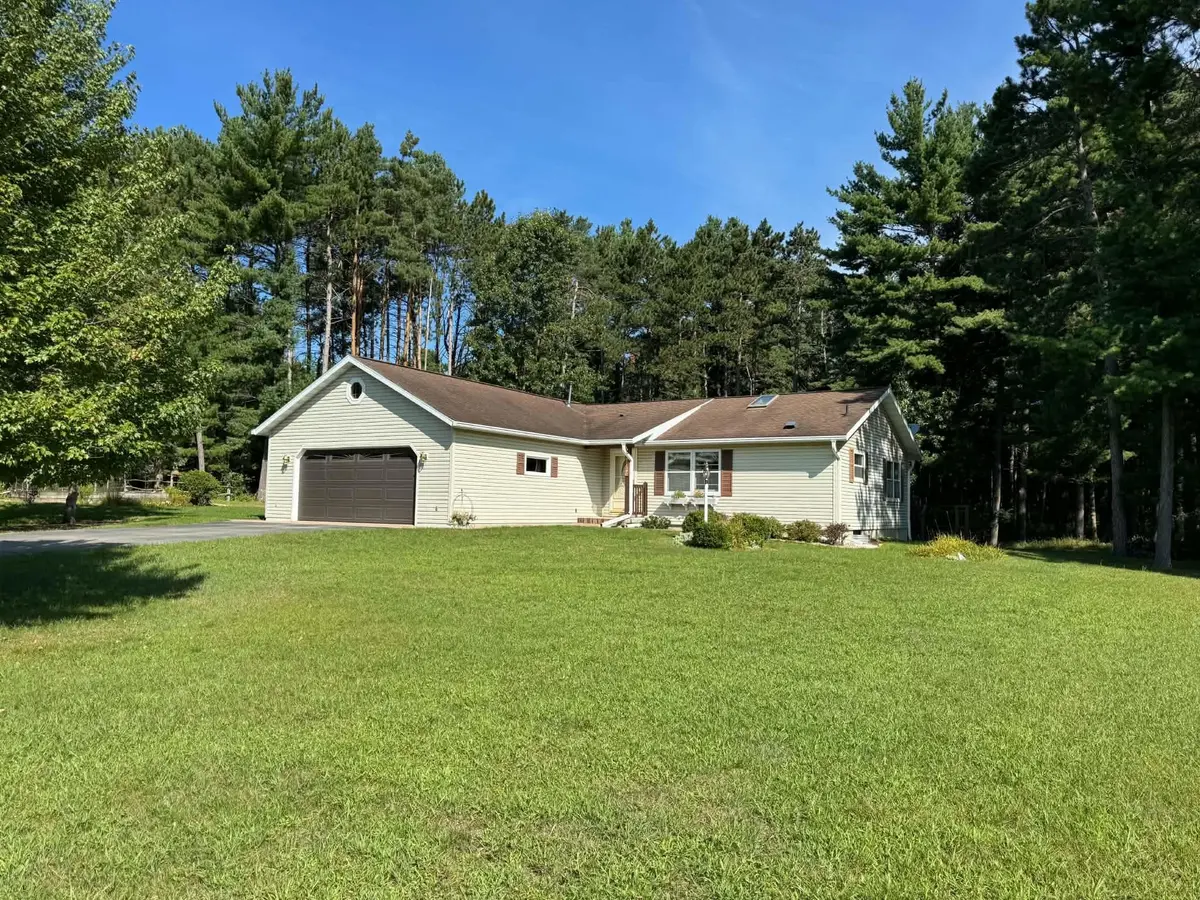 E846 ARROWHEAD DR, Waupaca, WI 54981